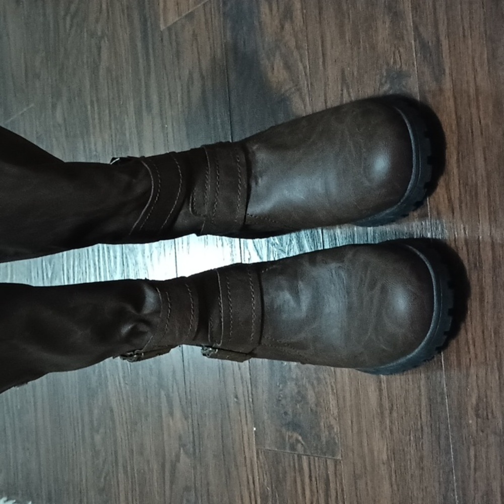 Rugged Outback Boots - image 4